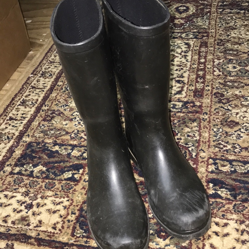 Black Rainboots